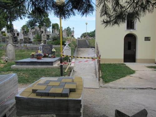 2012 Cintorín - nový chodník