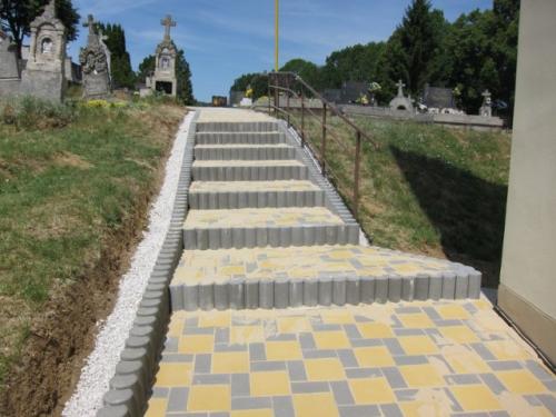 2012 Cintorín - nový chodník