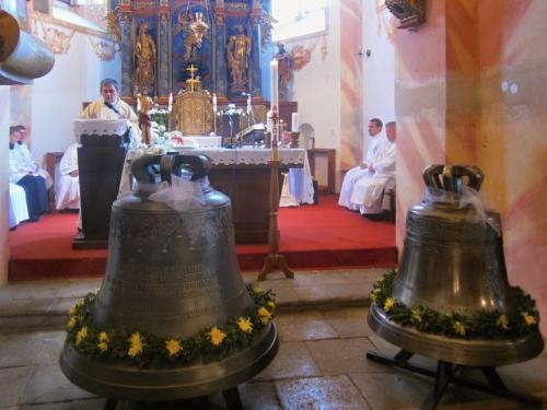 Vysviacka zvonov vo farskom kostole sv. Michala