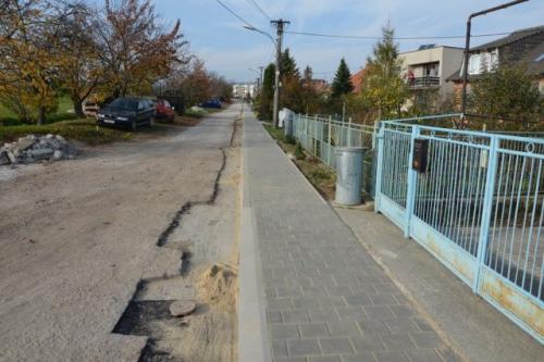 Rekonštrukcia chodníkov - ulica k ihrisku a nová ulica